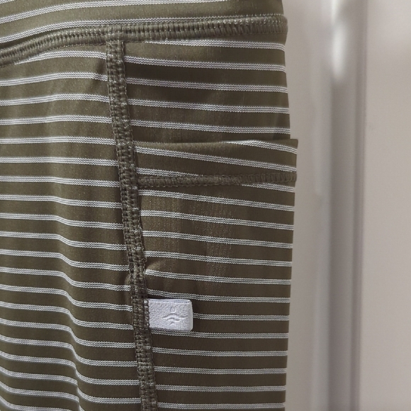 NWT HALARA Striped Olive Green 7/8 Leggings - Picture 4 of 9